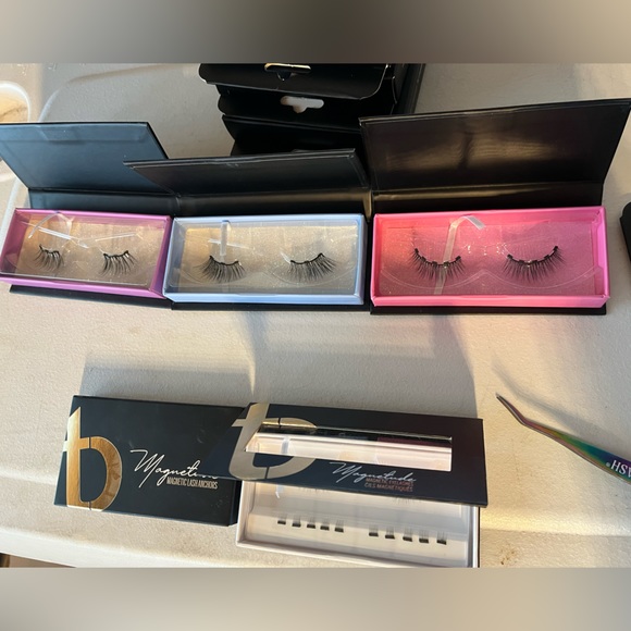 Moxie Magnetic Eyelash Lot (with ToniB) - Picture 1 of 6